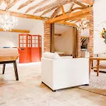 Couette-café Domaine De Roucayrols 4*