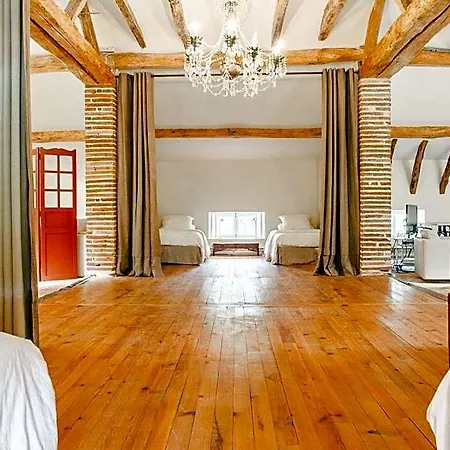 Oda ve Kahvaltı Domaine De Roucayrols 4*