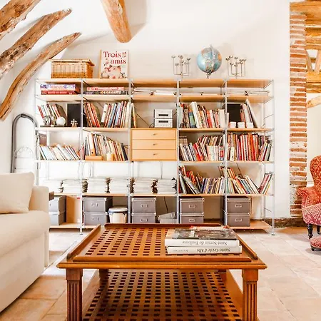 Oda ve Kahvaltı Domaine De Roucayrols 4*